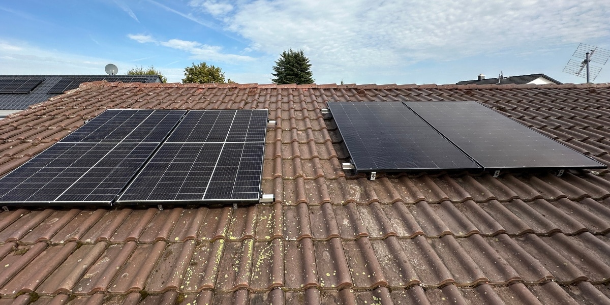 Balkonkraftwerk auf dem Dach montieren – Tipps & Anleitung