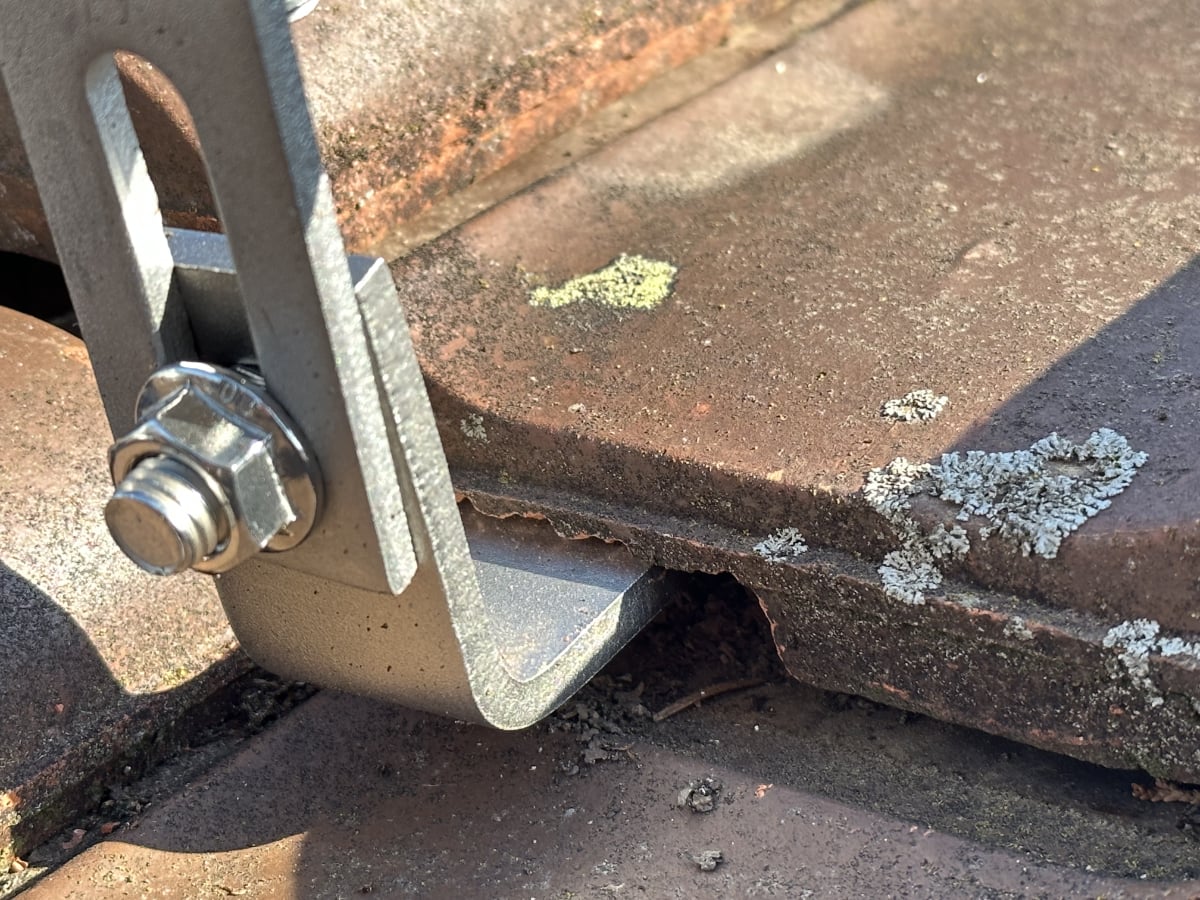 Balkonkraftwerk auf Dach, Dachpfannen flexen