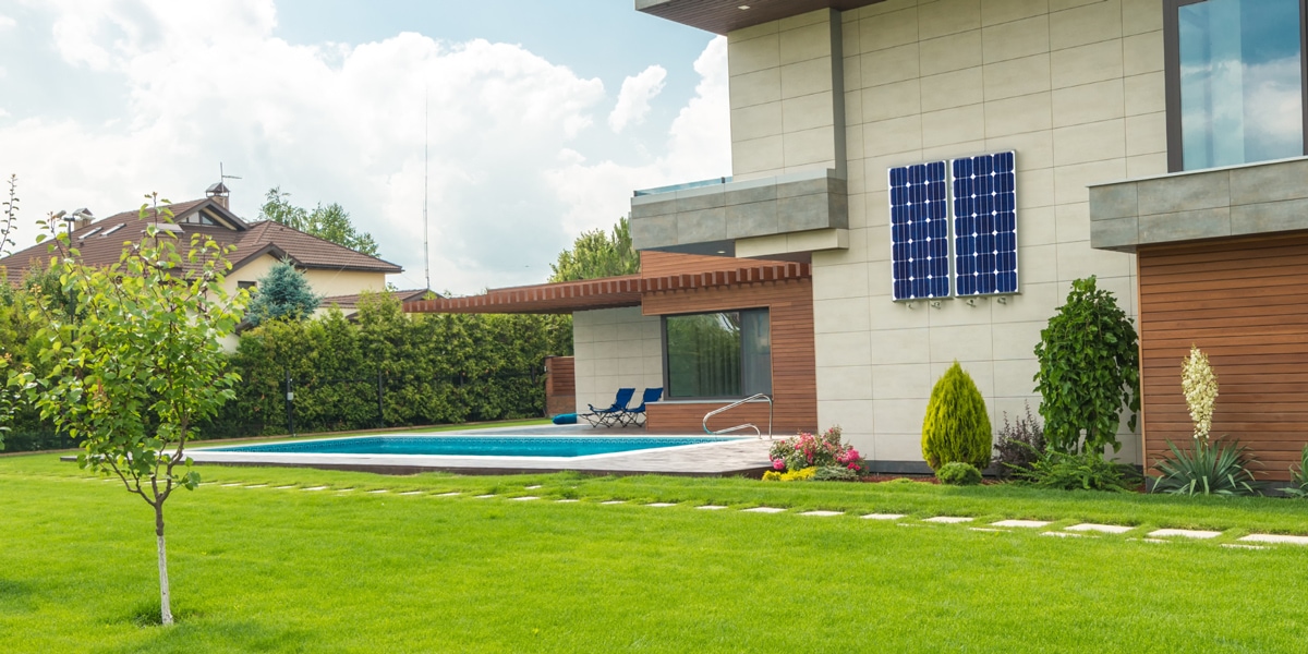 So kannst du ein Balkonkraftwerk für dein Pool einsetzen
