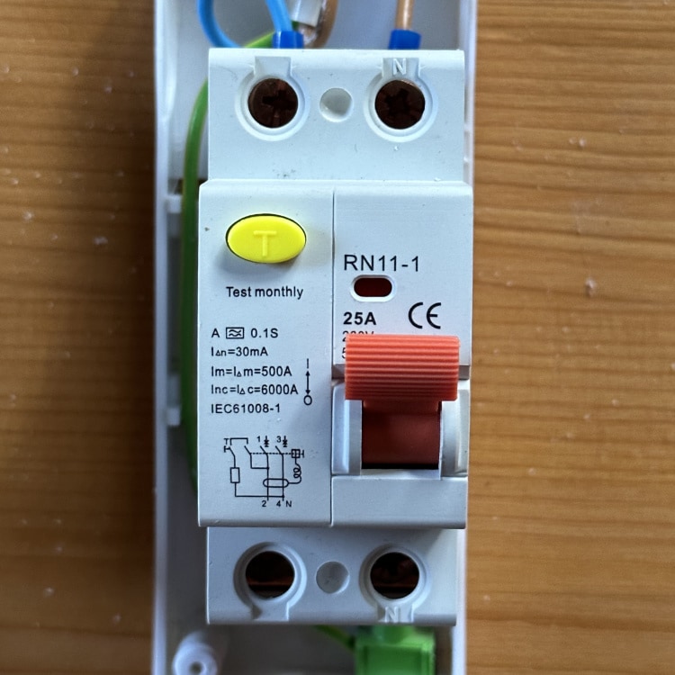FI-Schalter für Balkonkraftwerk