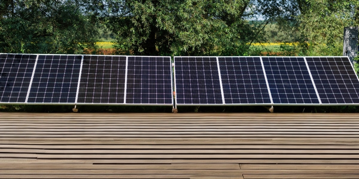 So findest du das richtige Balkonkraftwerk für die Terrasse