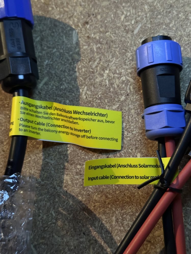 Foto der Verbindungskabel des BK215 und deren Beschriftung