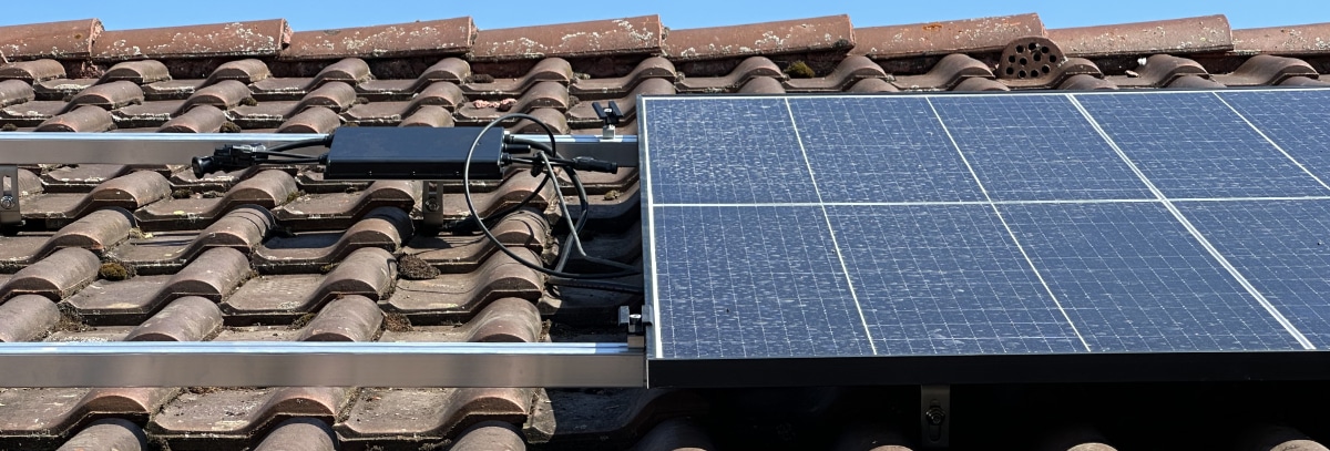 Solarmodul neben Wechselrichter montieren.